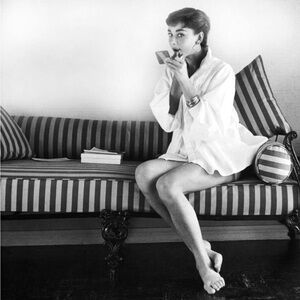 “STRIKE a POSE” AUDREY HEPBURN CLASSIC & POPULAR CELEBRITY PORTRAIT/ U CHOOSE 2